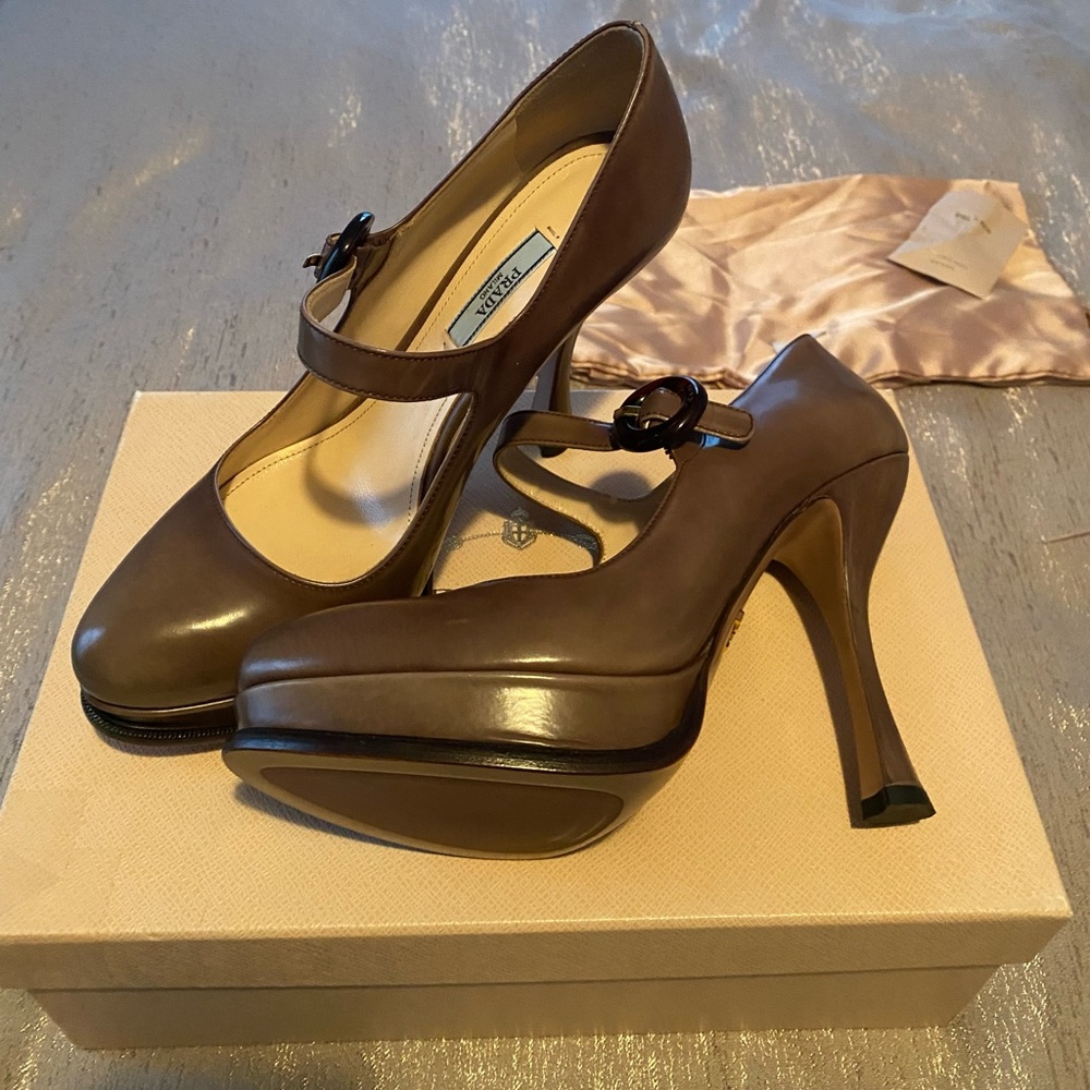 Prada - NWOT - Spazzolato Fume Mary Jane Heels